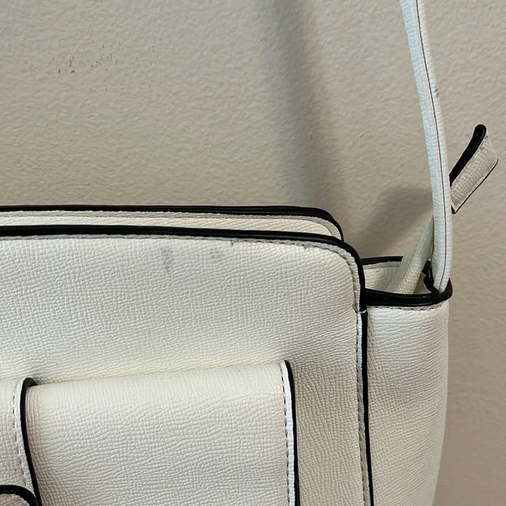 Crossbody purse white gold tone accents & feet long adjustable strap textured